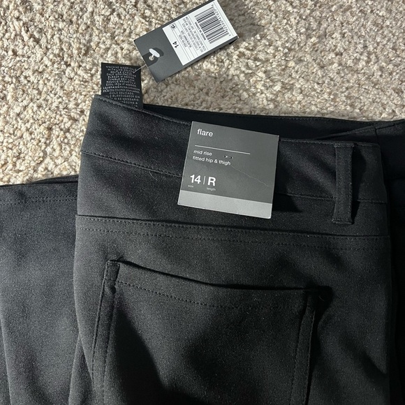 Black stretch Mid-Rise Flare Pants Fitted thru Hip & Thigh Women’s 14 Mossimo - Picture 5 of 7
